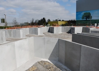 L-KEERWANDEN VOOR EEN CONTAINERPARK